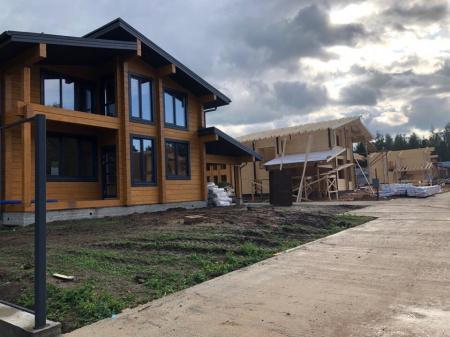 Компания МСК завершает поставки кровельных материалов на коттеджный поселок Конти.